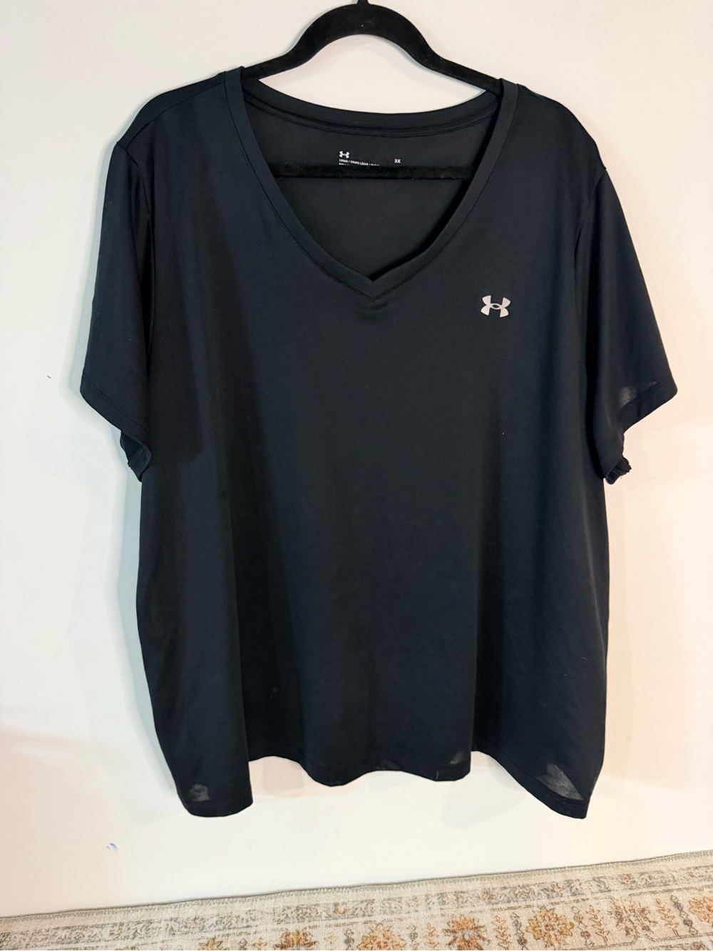 Under Armour loose fit black short sleeve tee